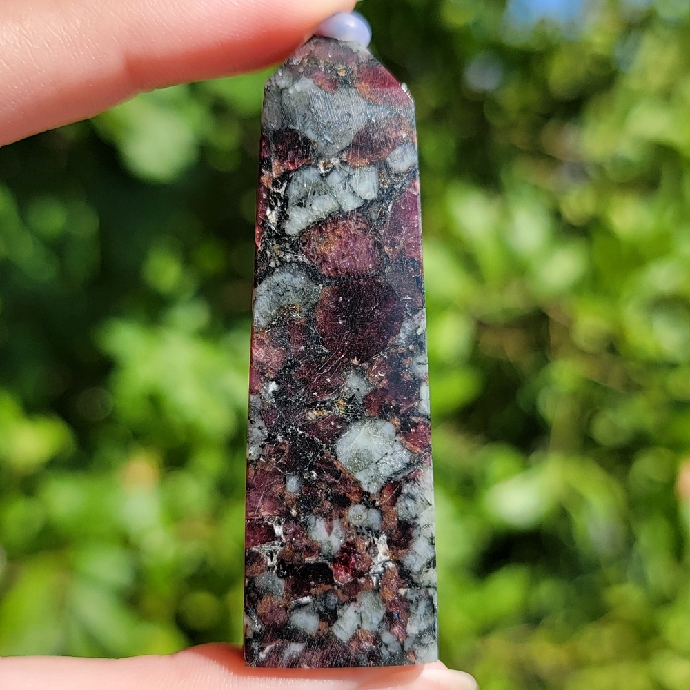 (C) 2.15" UV REACTIVE RARE EUDIALYTE TOWER